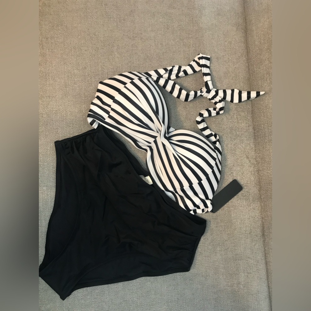 NWT Tempt Me woman’s black & white 2 piece swimsuit sz M